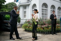 Aung Sang Suu Kyi welcoming Barack Obama.