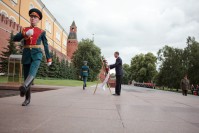 Barack Obama lays a wreath at the Russian Tomb of the Unknown Soldier