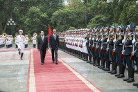 Barack Obama and Tran Dai Quang reviewing the honor guard.